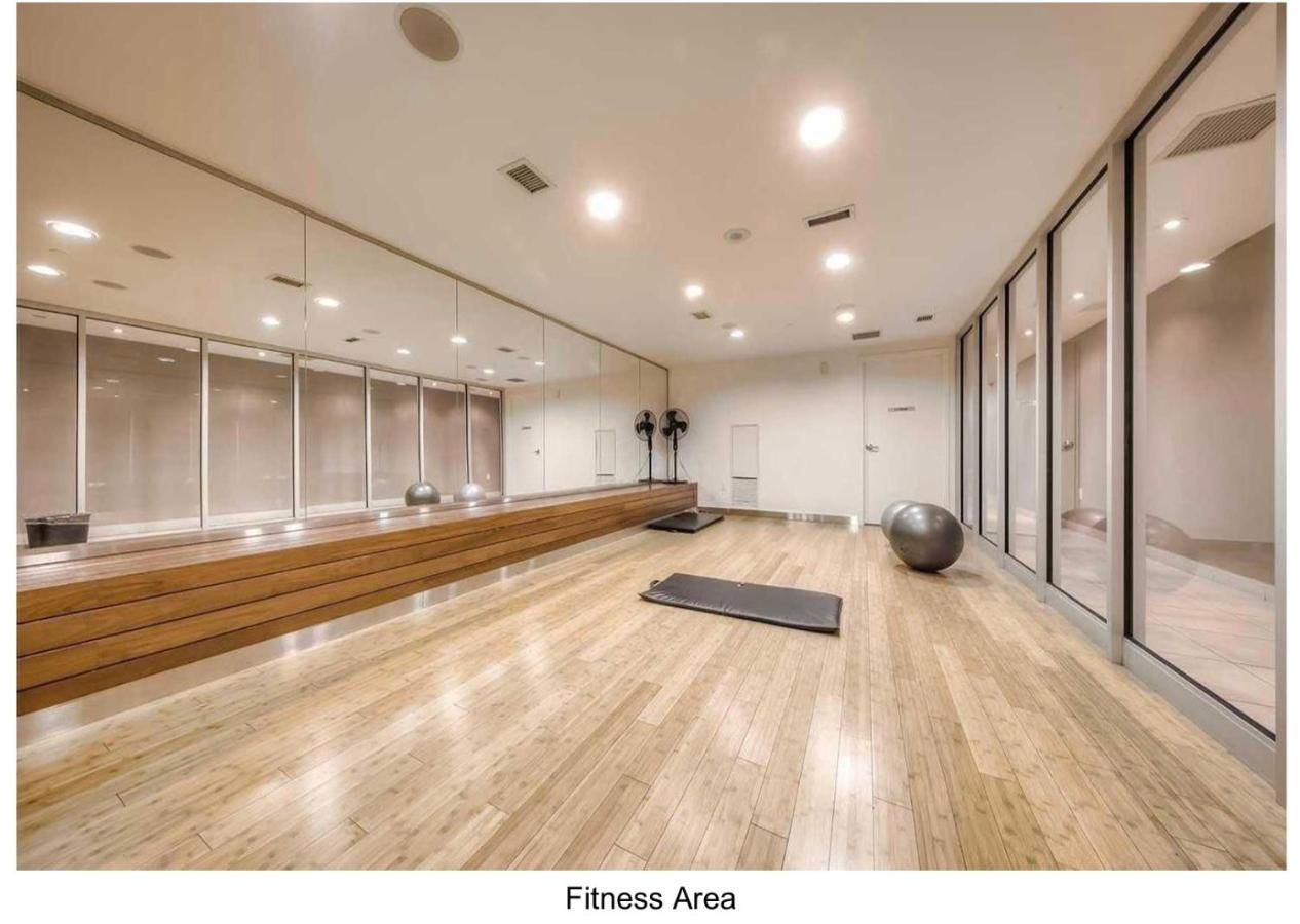 Three Br Condo Step To Cn Tower Rogers Center With Free Parking Toronto Exteriör bild